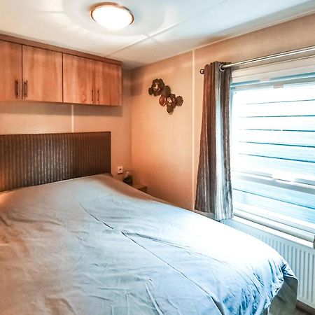 3 Bedroom Beautiful Home In Heinkenszand Exterior photo