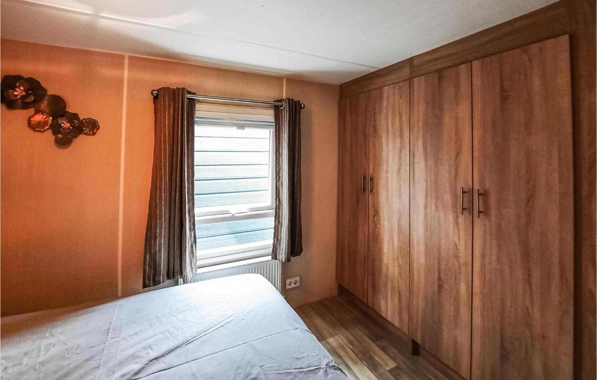 3 Bedroom Beautiful Home In Heinkenszand Exterior photo