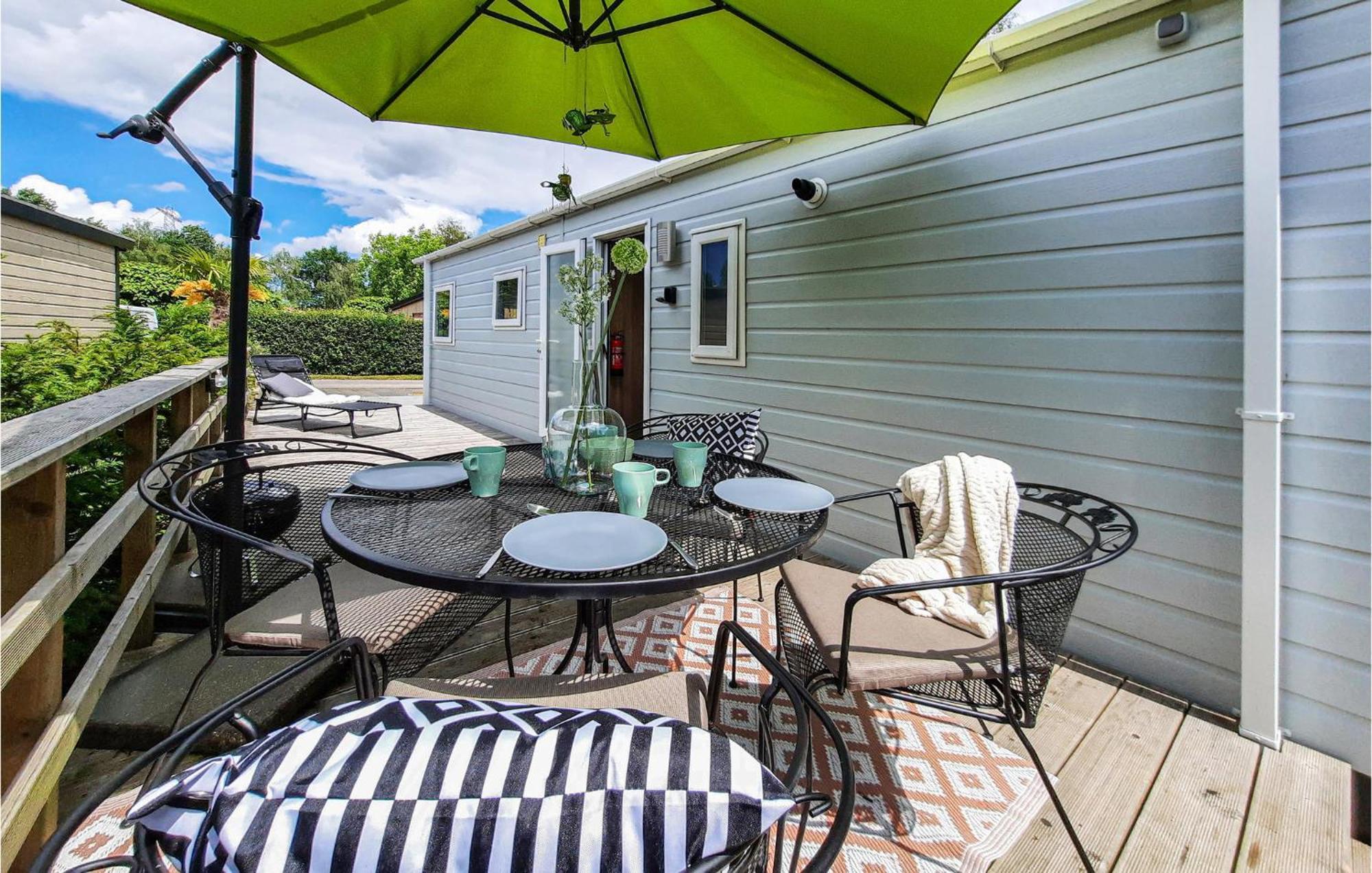 3 Bedroom Beautiful Home In Heinkenszand Exterior photo